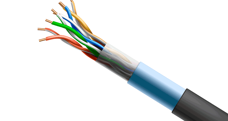 Close num cabo com vários fios em cores diferentes