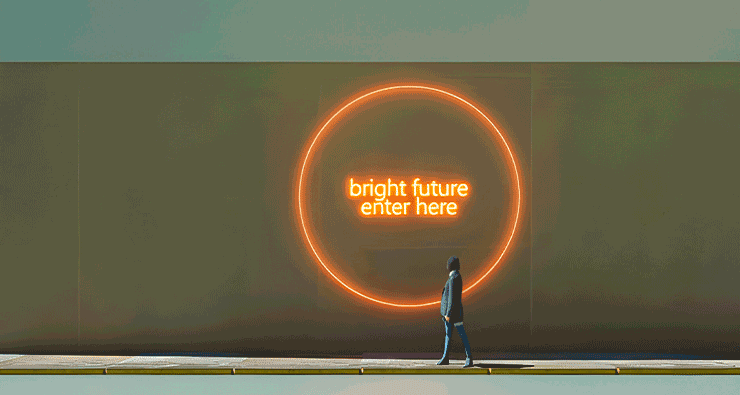 Um homem passando por uma placa de néon onde se lê futuro brilhante depois daqui